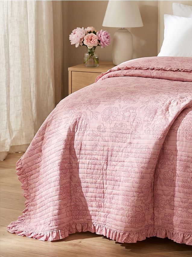 Sinsay - Cuvertură de pat matlasată cu model floral și volan - roz-pastel