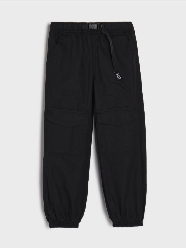 Pantaloni din material majoritar bumbac cu buzunare cargo