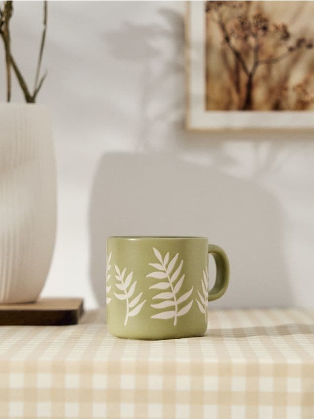 Sinsay - Cană ceramică cu motiv vegetal - verde-pal