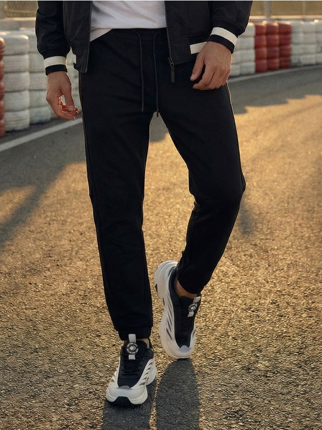 Sinsay - Pantaloni de trening tip jogger - negru