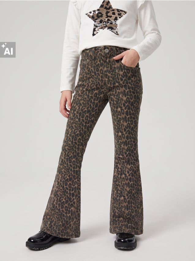 Sinsay - Blugi flare din bumbac cu imprimeu leopard - multicolor
