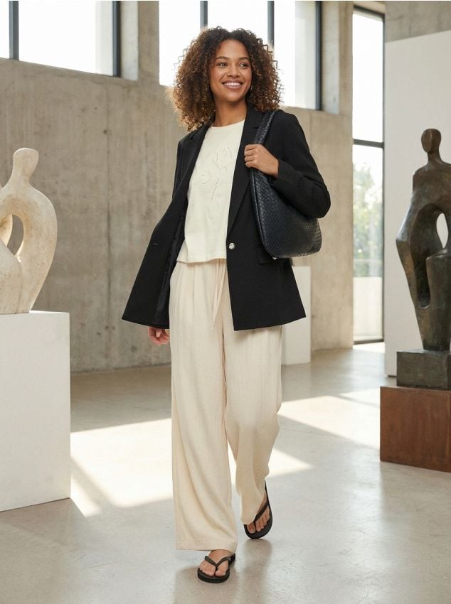 Sinsay - Bawełniana koszulka z kwiatowym haftem - kremowy