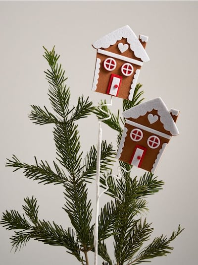 Decorațiune de Crăciun în formă de casă din turtă dulce