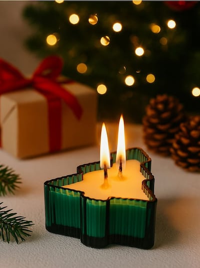 Vonná svíčka ve tvaru vánočního stromku