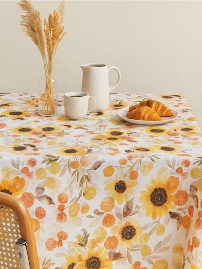 Покривка с цветен десен