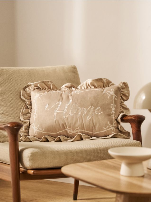 Sinsay - Pernă decorativă cu volan - bej