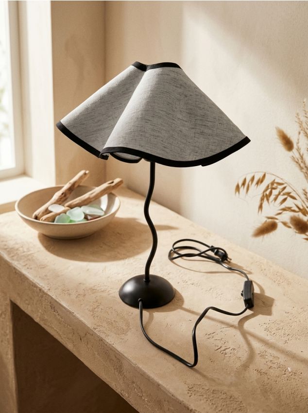 Sinsay - Lampă de noptieră LED cu abajur ondulat - nude