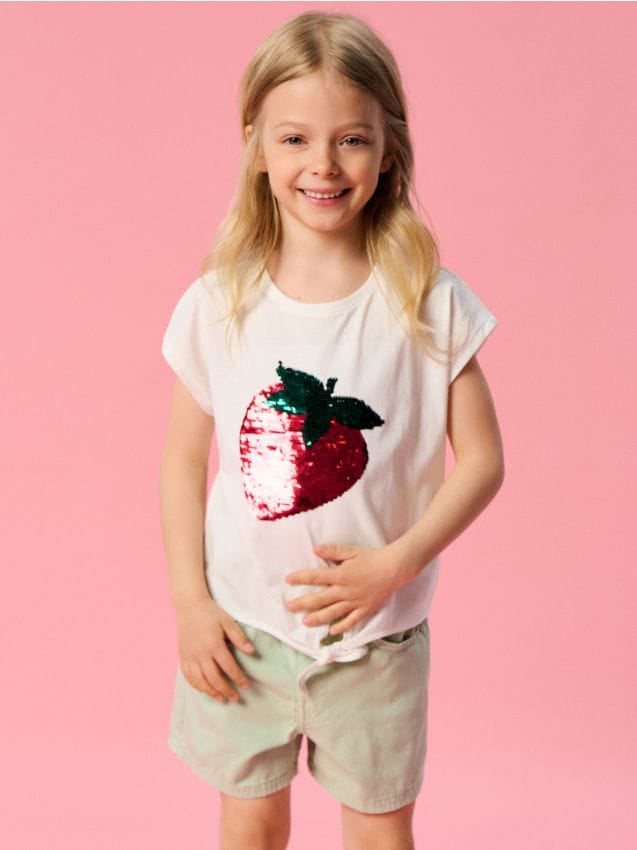 Sinsay - Tricou din bumbac cu paiete strălucitoare și motiv căpșună - crem