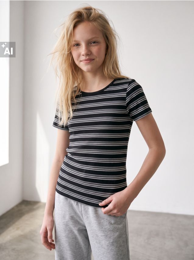 Sinsay - Tricou raiat cu dungi - negru