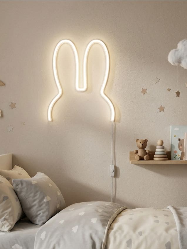 Sinsay - Lampă de noapte LED de perete în formă de iepuraș - crem