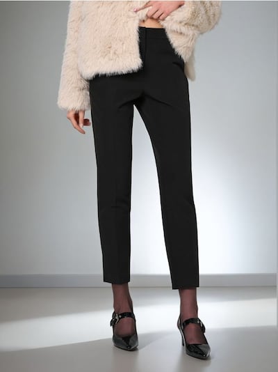 Pantaloni con piega stirata