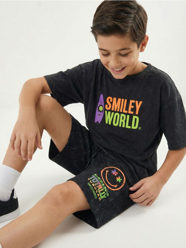 Sinsay - Pantaloni scurți de trening cu efect de spălare Smiley World - negru