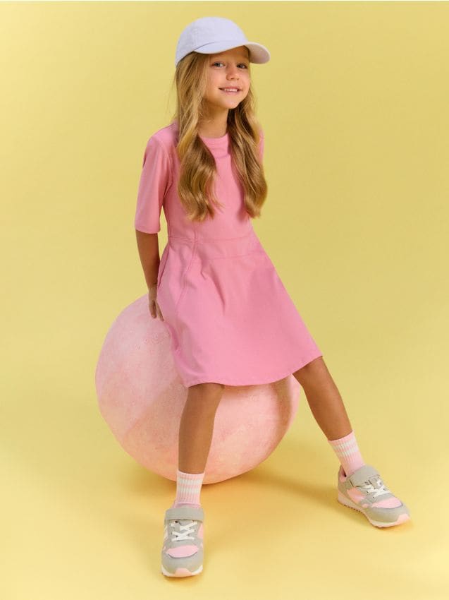 Sinsay - Rochie din jerseu sport cu protecție solară UPF50+ Acitve - roz-fuchsia