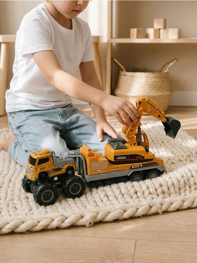 Sinsay - Jucărie - camion cu excavator pe platformă - galben