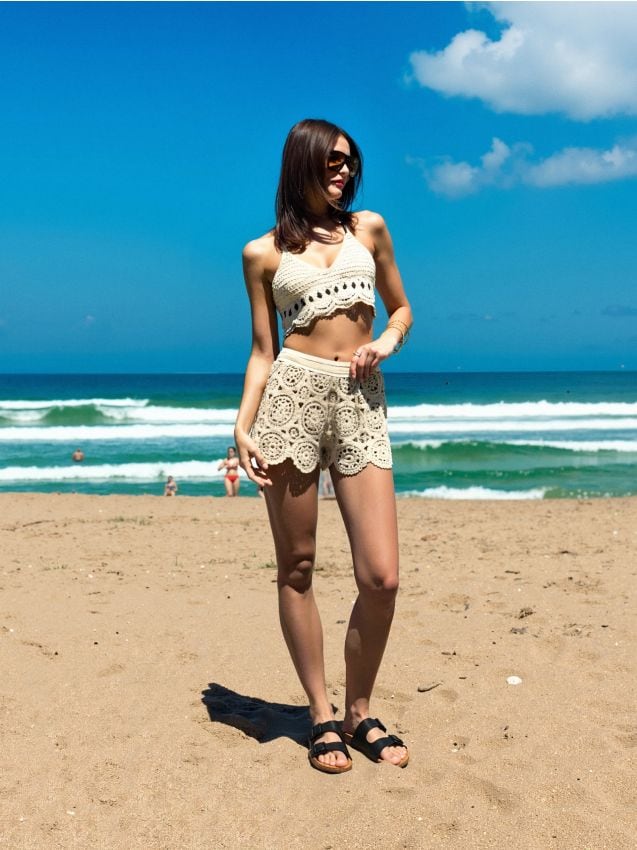 Háčkovaný čipkovaný crop top - SINSAY