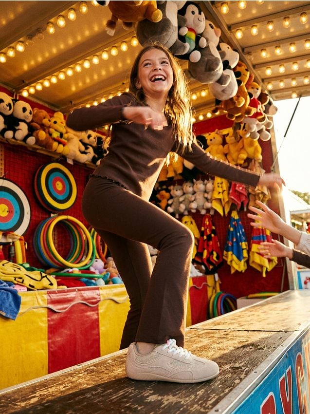 Sinsay - Tenși din piele întoarsă artificială cu șireturi colorate - bej