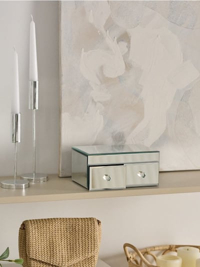 Scatola portagioie con cassetti