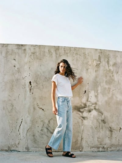 Бавовняна футболка з ажурними деталями