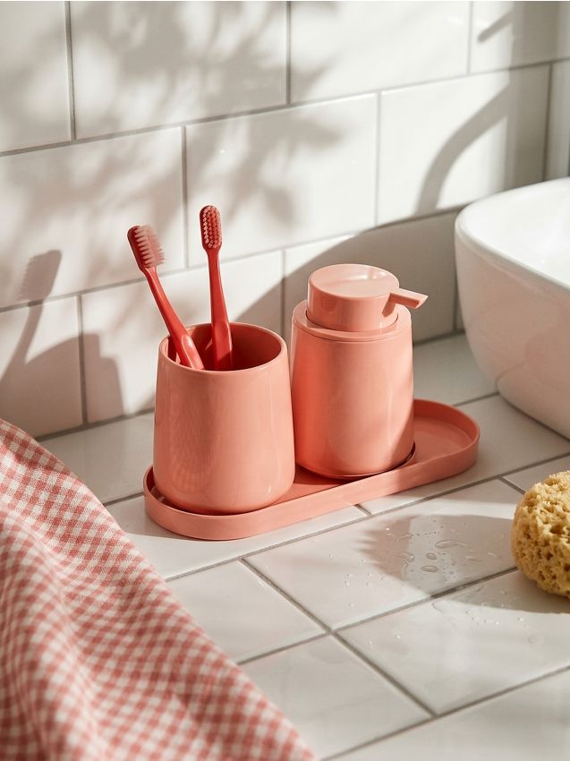 Sinsay - Set pentru baie: savonieră, dozator de săpun și suport pentru periuțe de dinți - roz