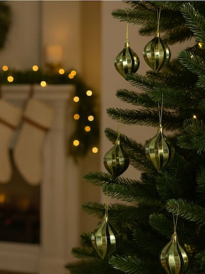 Sjajne božićne kuglice u obliku suze, set od 6 komada