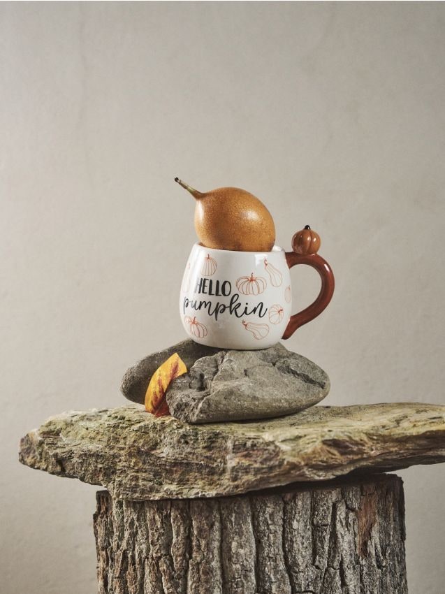 Ceramiczny kubek z uchem z motywem jesiennym - SINSAY