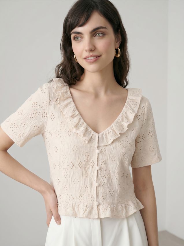 Sinsay - Bluza dantelată cu mâneci scurte și volane decorative - nude