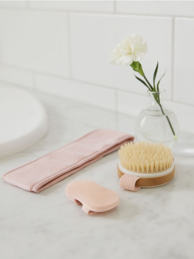 Sinsay - Kúpeľná sada: čelenka do vlasov, kefka na čistenie tváre, kefka na umývanie - ružová