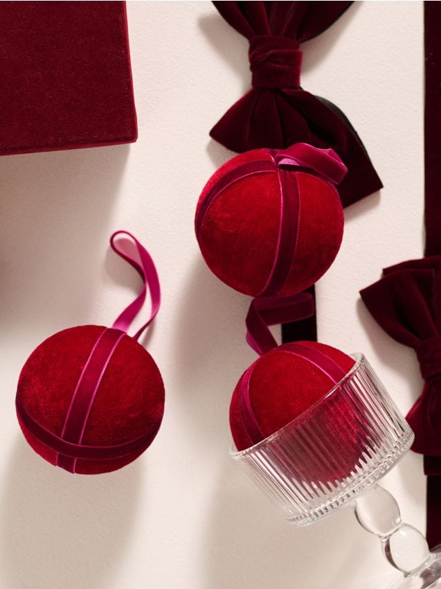 Sinsay - Vianočné gule s velvet povrchom 3 pack - bordová Sinsay - Vianočné gule s velvet povrchom 3 pack - bordová