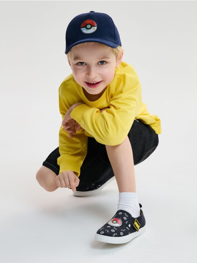 Sinsay - Tenisi slip-on cu efect 3D Pokémon - gri-închis