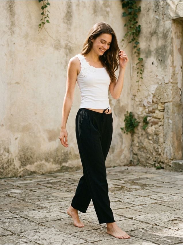 Sinsay - Top din vâscoză cu dungi și aplicații în formă de flori - alb