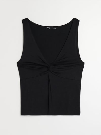 Вискозен топ с декоративно набиране отпред