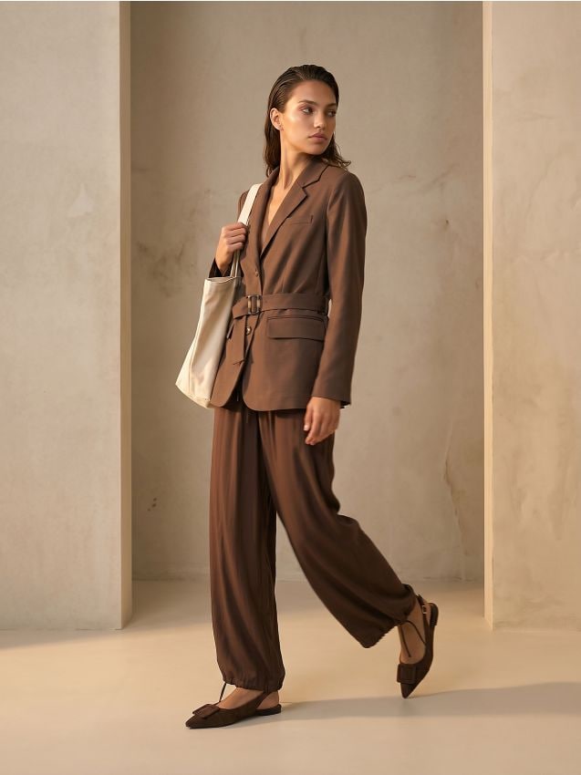 Pantaloni wide leg con viscosa e lacci in vita e sul fondo gamba - marrone scuro