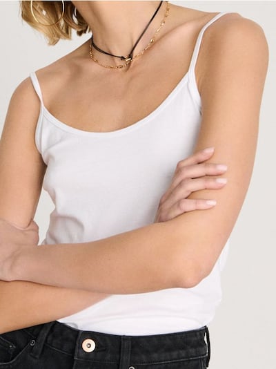 Top sa tankim bretelama