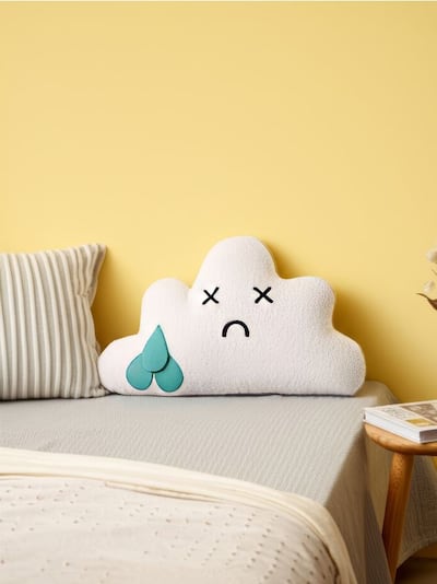 Dekoratiivpadi pilve kujuga