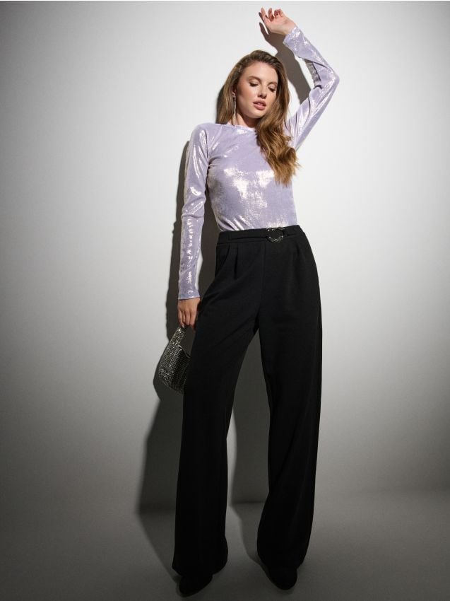 Sinsay - Spodnie wide leg z zakładkami i ozdobną klamrą - czarny