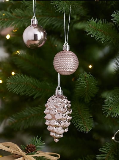 Balení 27 vánočních koulí