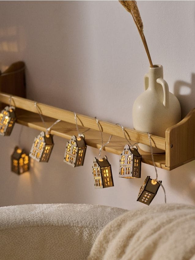 Sinsay - Ghirlandă LED în formă de căsuțe - auriu
