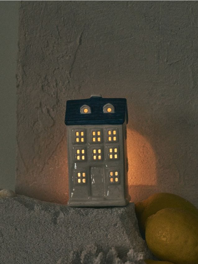 Sinsay - Suport pentru lumânare în formă de casă - alb