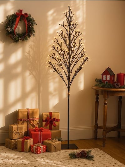 Božićna dekoracija u obliku drveta sa LED svetlima