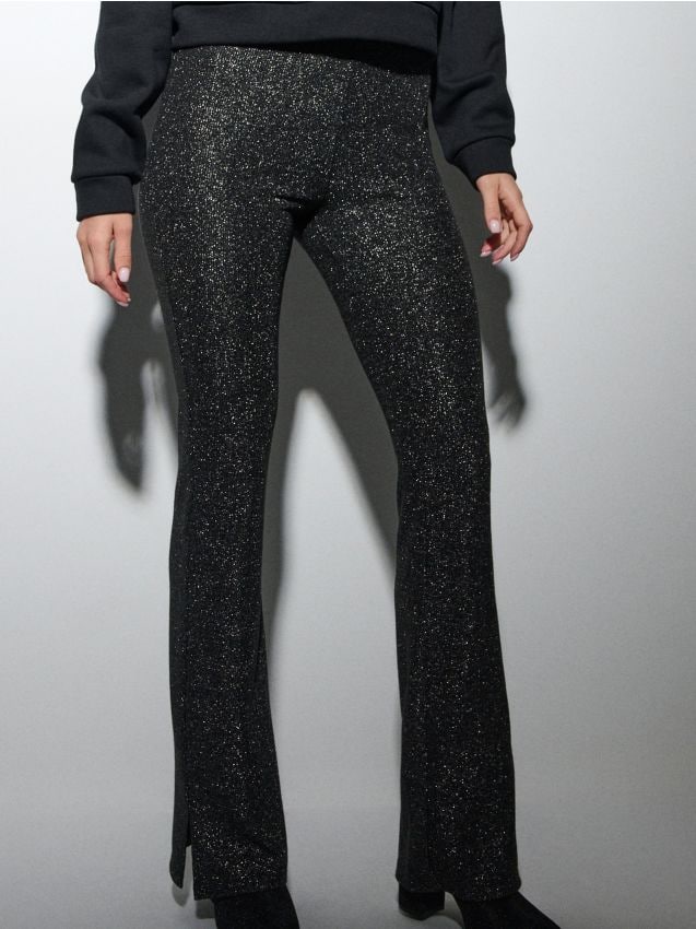 Sinsay - Flare nohavice s metalickou niťou - čierna