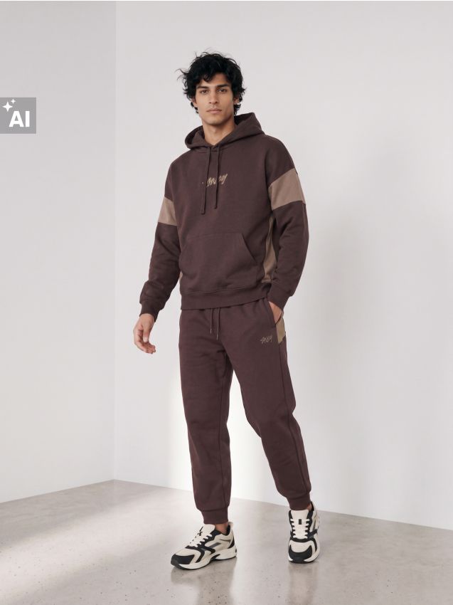 Sinsay - Pantaloni jogger cu panouri contrastante și imprimeu - cacao-cu-lapte
