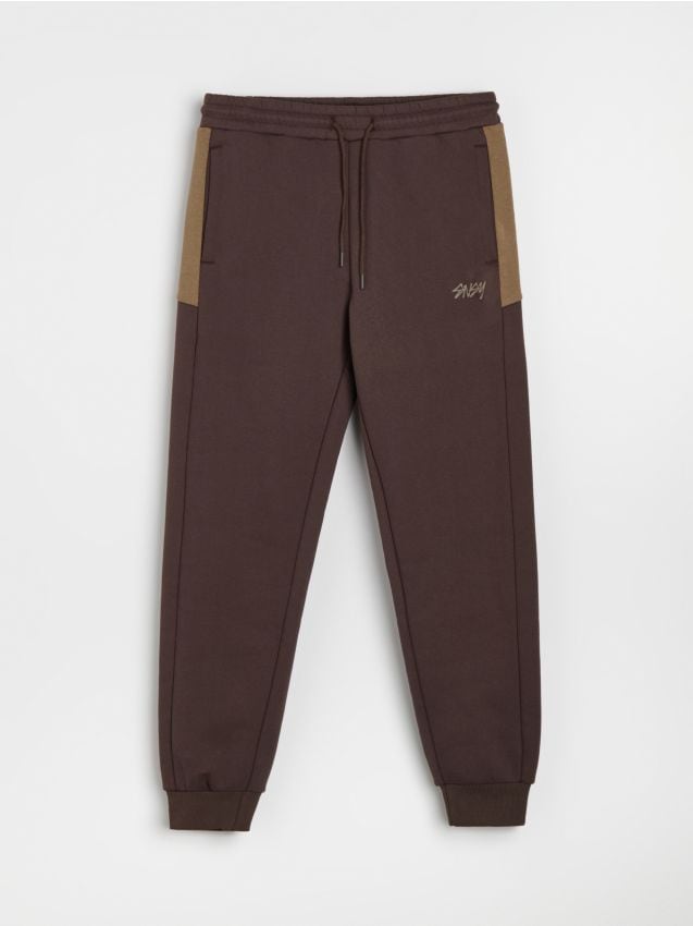 Sinsay - Pantaloni jogger cu panouri contrastante și imprimeu - cacao-cu-lapte