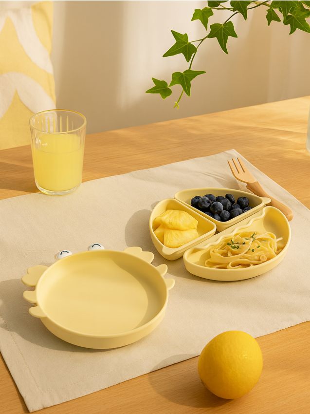 Sinsay - Silikónová jedálenská súprava pre dojčatá 4 kusy - krémová