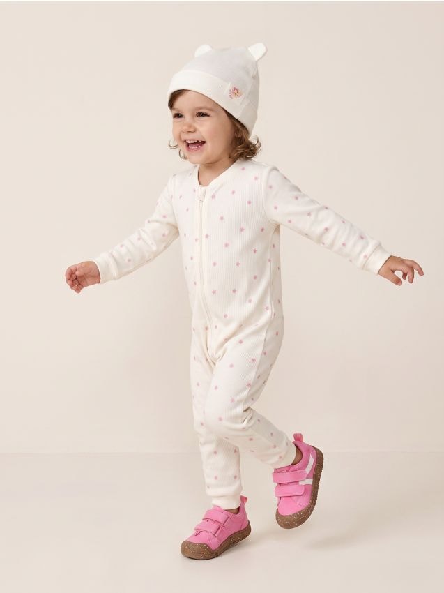 Sinsay - Căciulă cu striații și urechiușe 3D - crem