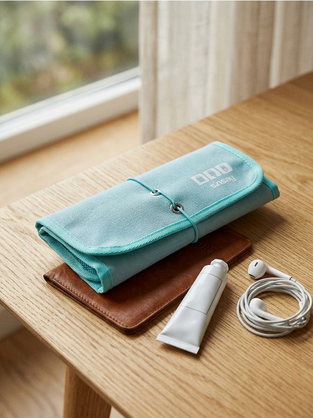 Sinsay - Geantă de cosmetice de călătorie - light blue