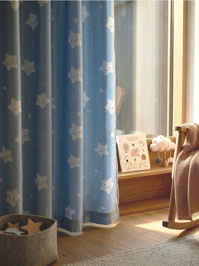 Sinsay - Draperie blackout cu bandă de încrețire și motiv steluțe - albastru-pal