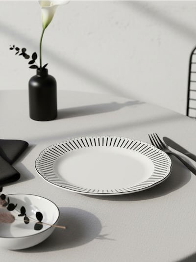 Keraamiline taldrik dekoratiivse servaga