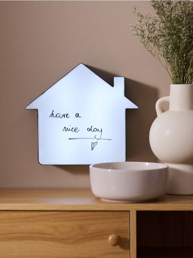 Sinsay - Podsvietená tabuľa na písanie v tvare domu - biela