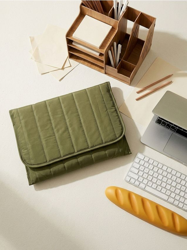 Sinsay - Geantă matlasată pentru laptop - kaki