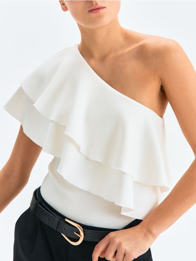 Sinsay - Body pe un umăr cu volane și amestec de viscoză - crem